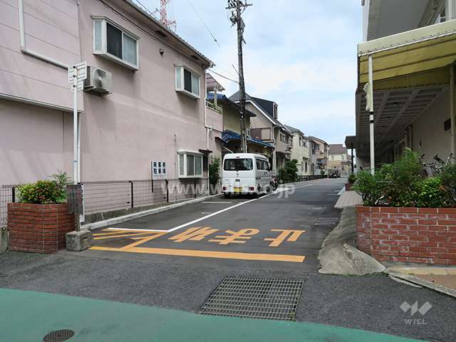 駐車場出入り口