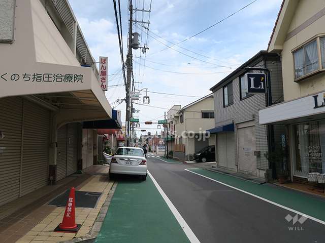 敷地の西側前面道路