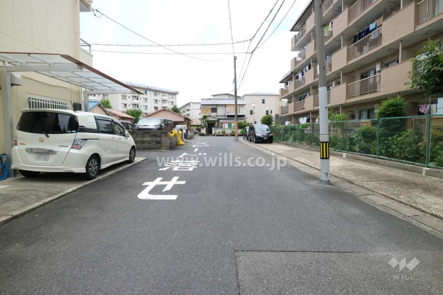 南側前面道路(東側から)