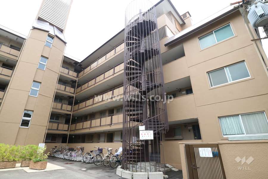 屋外らせん階段