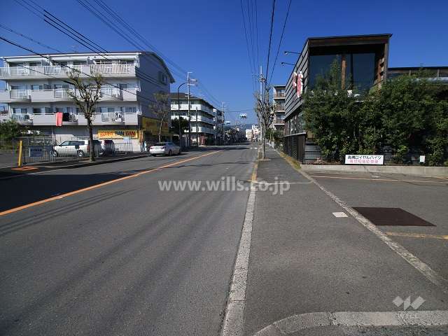 敷地西側の前面道路(南から）