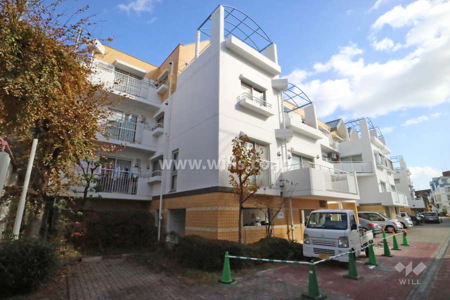 高槻阿武山一番街107号棟の外観(西側から)