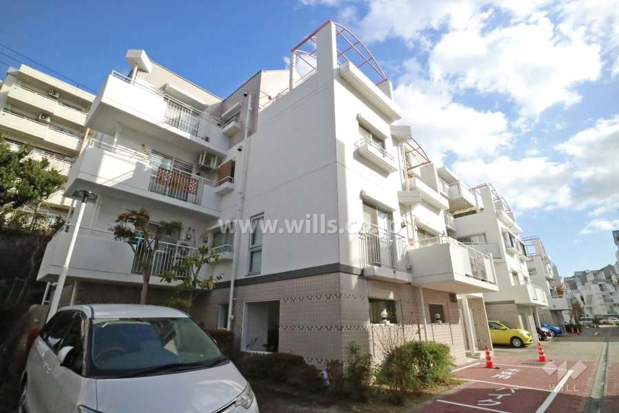 高槻阿武山一番街105号棟の外観(西側から)