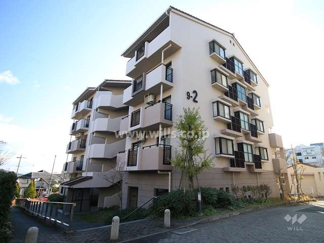 阿武山九番街東 2号棟の外観（北西側から）