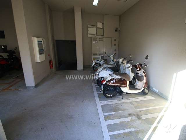 屋内に設けられたバイク置場