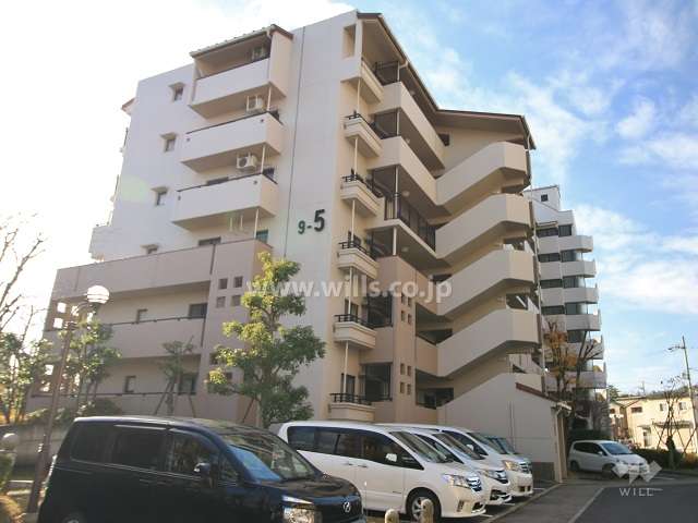 阿武山九番街東 5号棟の外観（北東側から）