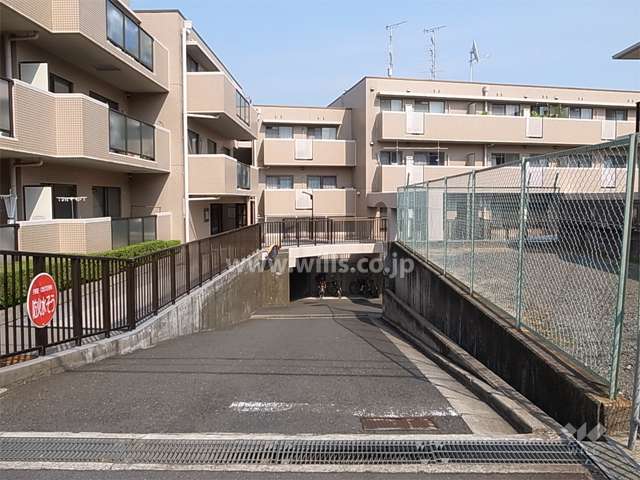 駐車場へのアプローチ