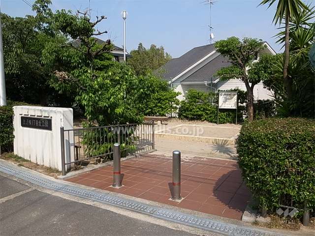 敷地の北側には隣接して小さな公園があります。