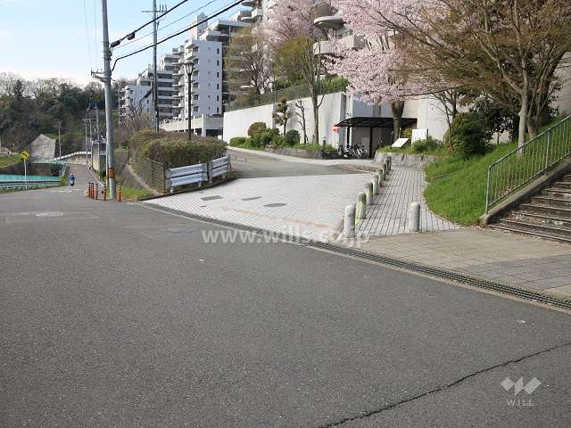 駐車場出入り口