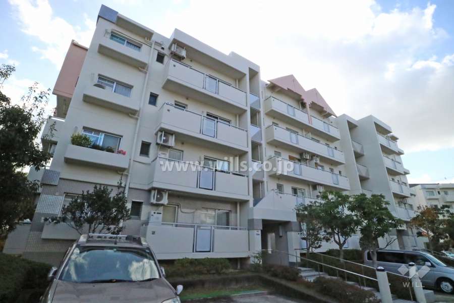 高槻阿武山二番街204号棟の外観(北東側から)