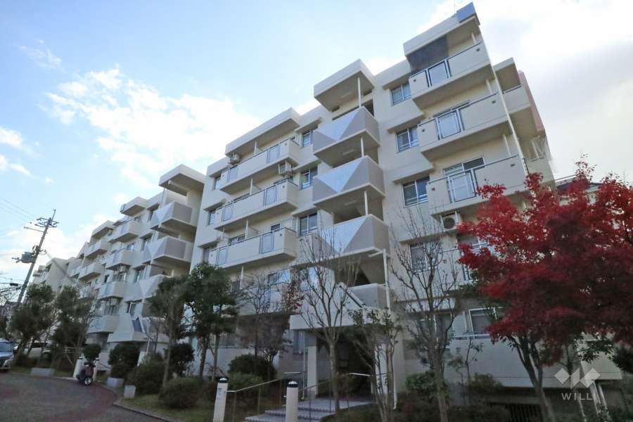 高槻阿武山二番街208号棟の外観(北東側から)