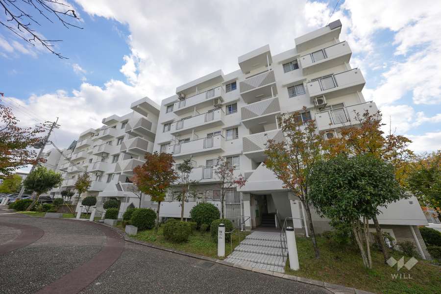 高槻阿武山二番街208号棟の外観（北東側から）