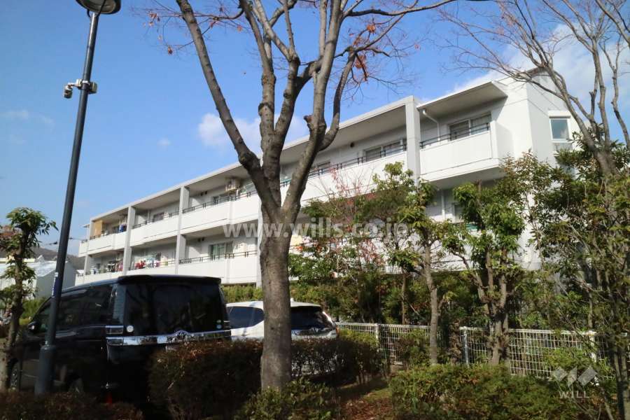 高槻阿武山二番街東E08号棟の外観（南東側から）