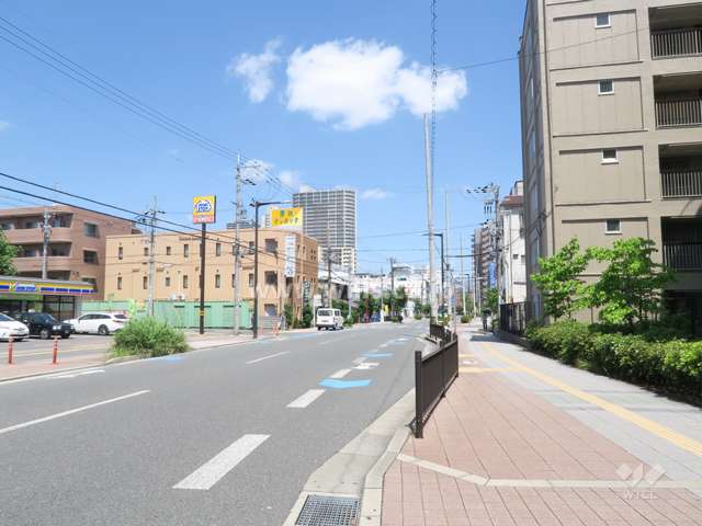 敷地北側の前面道路