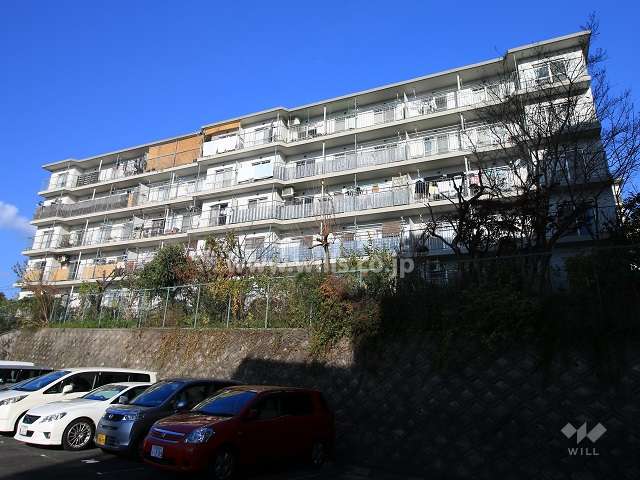 高槻塚原台ハイツ1号棟外観（南東側から）