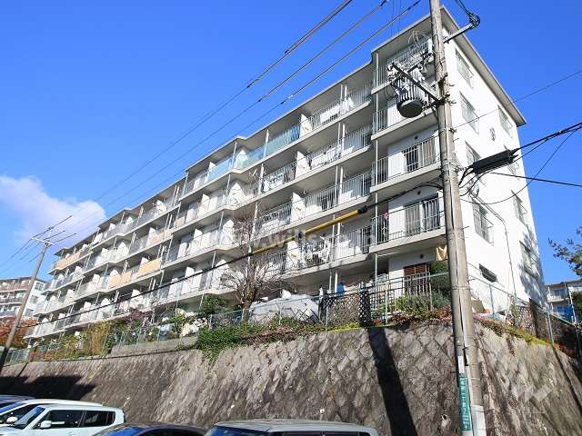 高槻塚原台ハイツ9号棟の外観（南東側から）