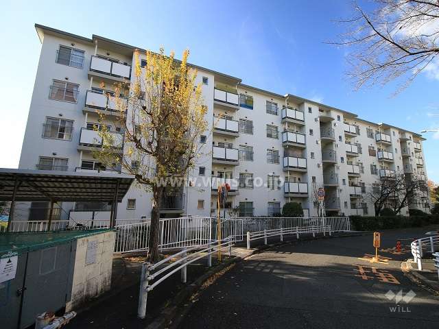 高槻塚原台ハイツ9号棟の外観（北東側から）