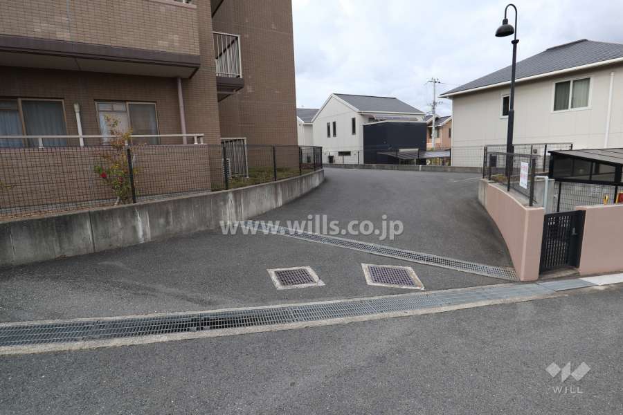 駐車場出入り口