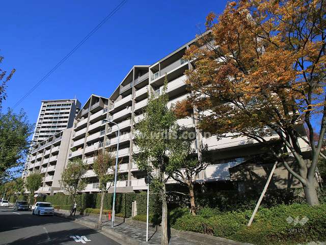 阪急ヒルズコート高槻1号館外観（南東側から）