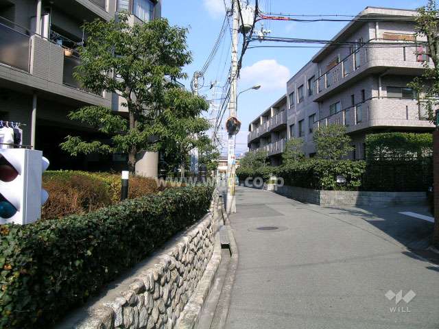 周辺は閑静な住宅地です
