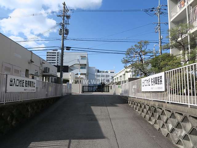 駐車場出入り口