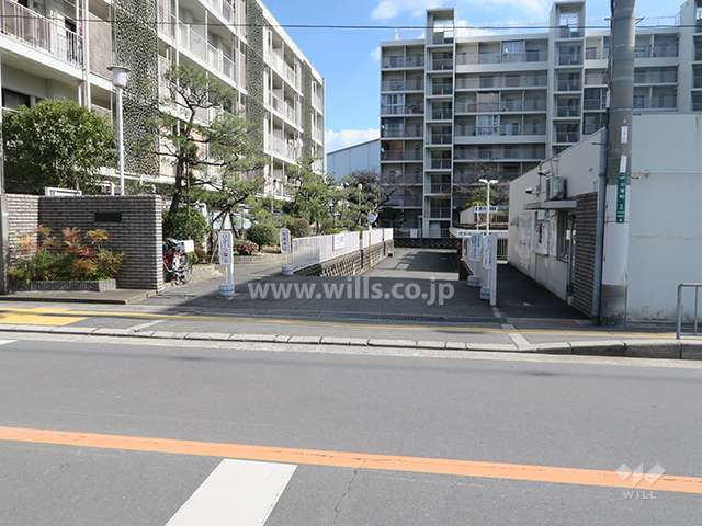 駐車場出入り口