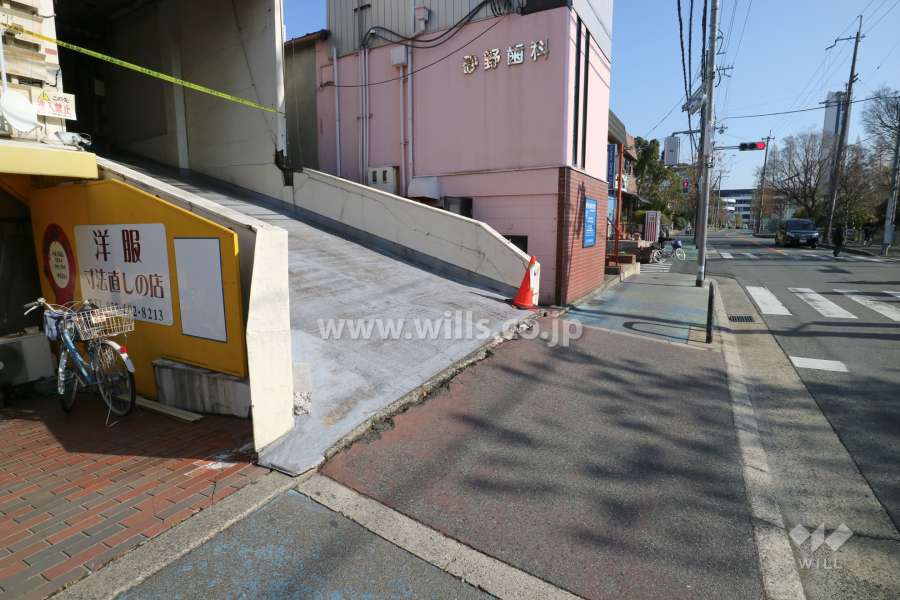 駐車場出入り口