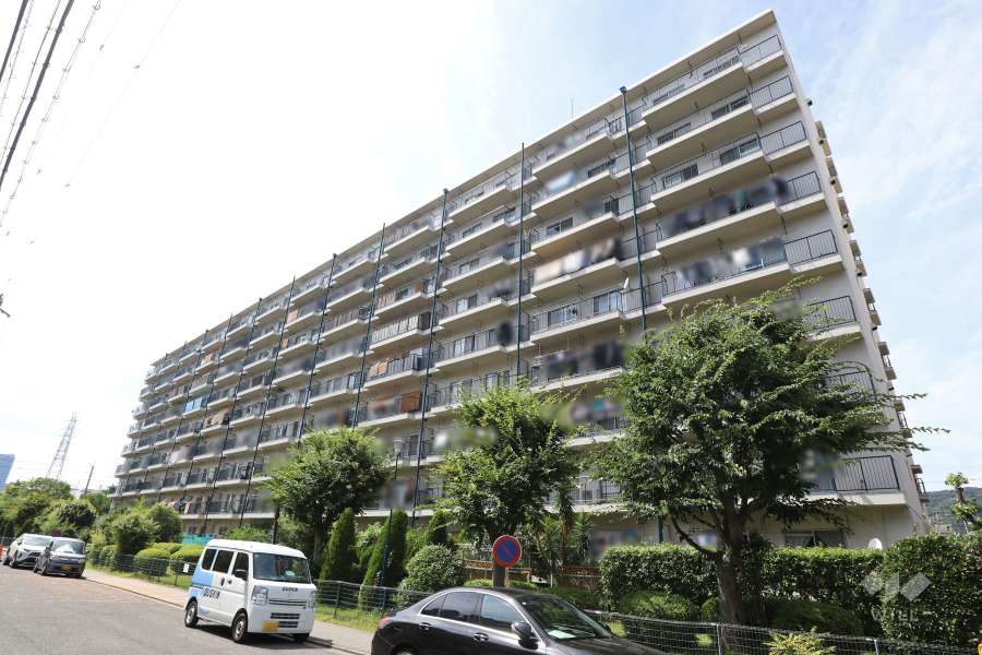 大和サニーハイツ高槻3号棟の外観（南東側から）