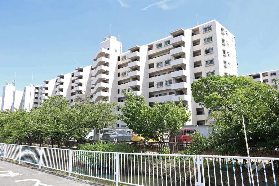 大和サニーハイツ高槻3号棟の外観（北西側から）