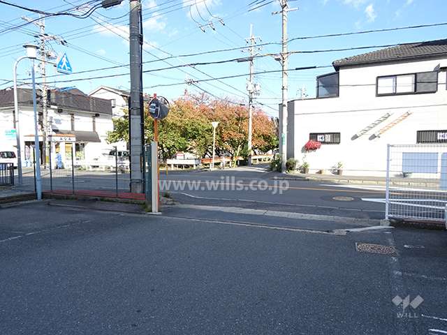 駐車場出入り口