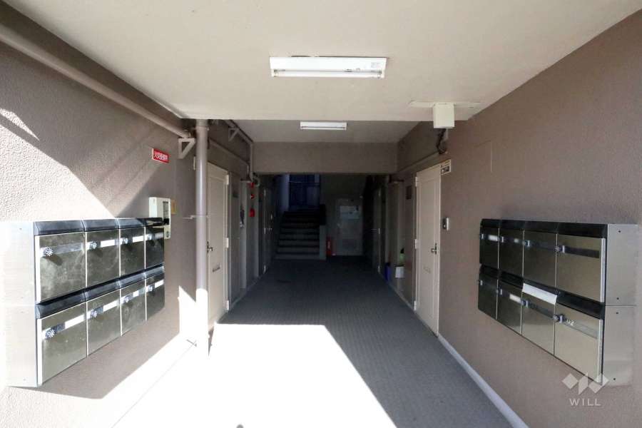 住戸入り口（共用ポスト）
