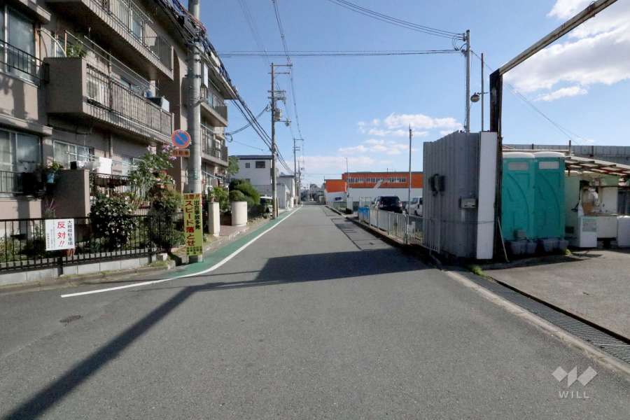 敷地南側の前面道路