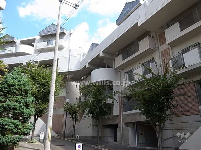 緑地公園グリーンハイツ３号棟の外観（南西側から）