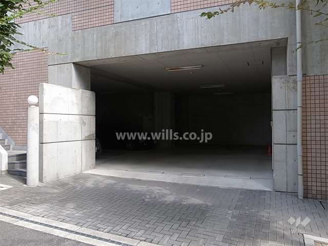 建物1階にある敷地内駐車場