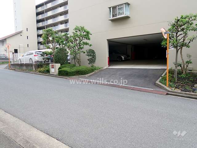 駐車場出入り口