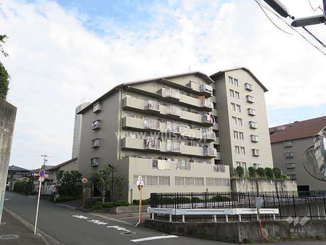 藤和コアティ高槻ハイタウンC棟の外観（北西側から）