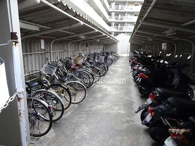 駐輪場とバイク置場