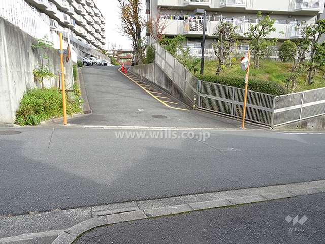 駐車場出入り口