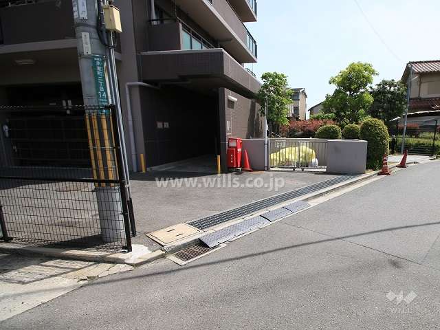 駐車場出入り口