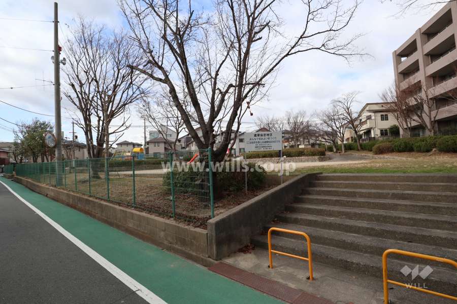 敷地南西側に日吉台中央公園があります。