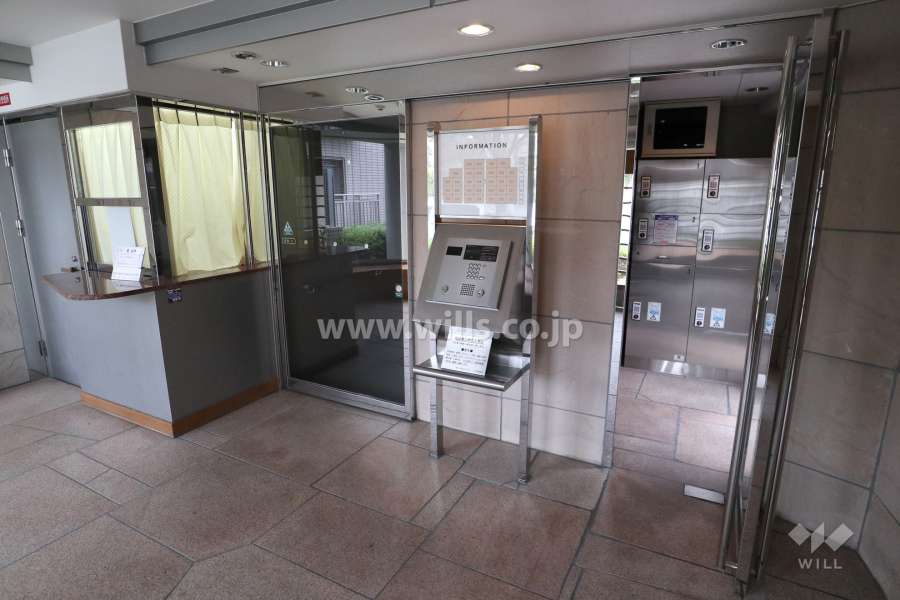 エントランスはオートロック付きです