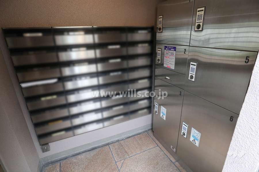 共用ポストと宅配ボックス