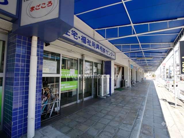 棟内南側1階に店舗部分があります。