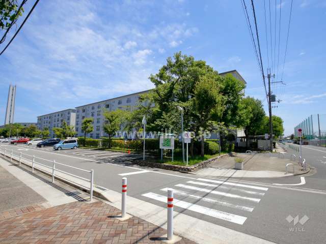 富田第2住宅の全景（北西側から）