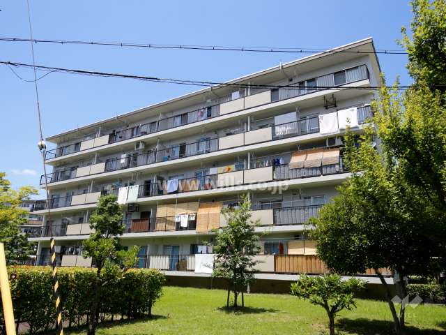 富田第二住宅66棟の外観（南東側から）