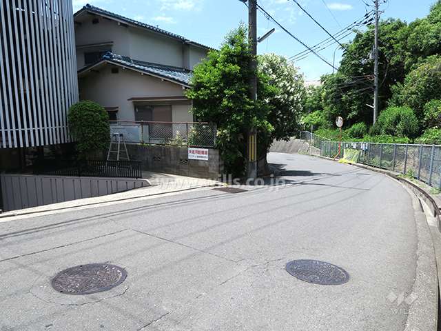 敷地東側の前面道路