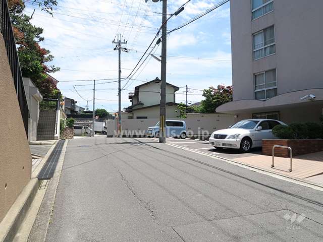 敷地東側の前面道路