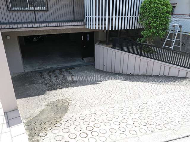 駐車場出入り口