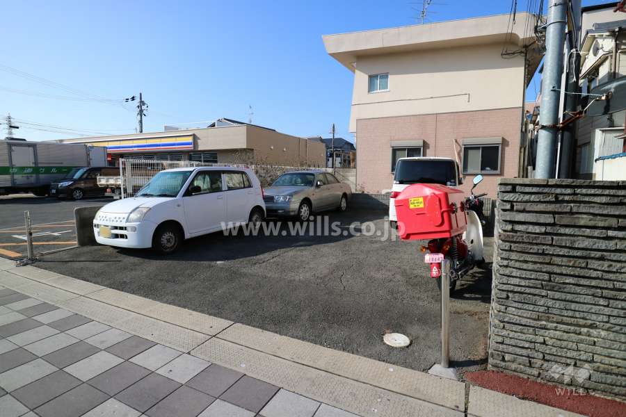 駐車場出入り口