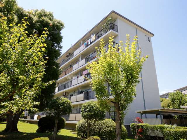 富田第二住宅74棟の外観（南西側から）